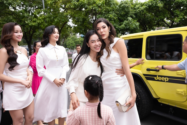 "Bà trùm hoa hậu” huy động dàn xe sang đưa đón tổ chức Miss World trong chuyến công tác tại Việt Nam- Ảnh 7.