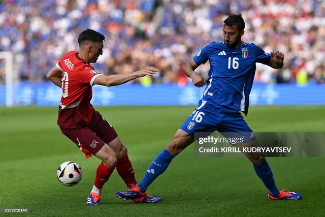 Tan vỡ trong màn trình diễn thảm họa, ĐKVĐ Italia bị Thụy Sĩ "hất văng" khỏi Euro 2024- Ảnh 1.