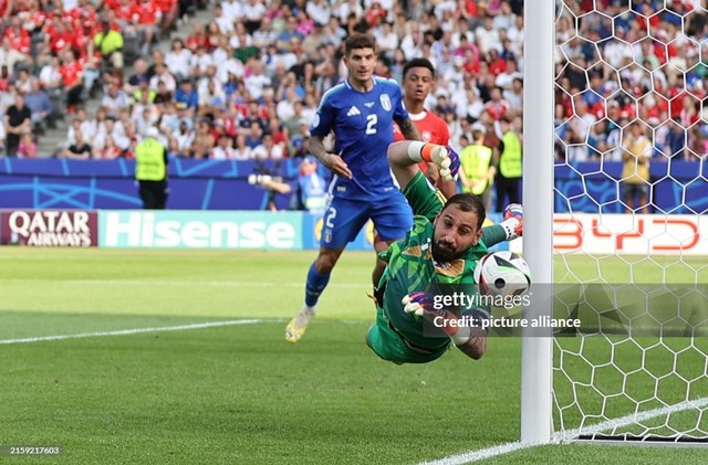 Tan vỡ trong màn trình diễn thảm họa, ĐKVĐ Italia bị Thụy Sĩ "hất văng" khỏi Euro 2024- Ảnh 5.