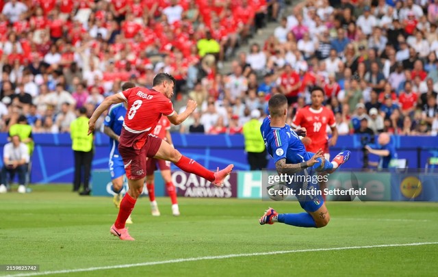 Tan vỡ trong màn trình diễn thảm họa, ĐKVĐ Italia bị Thụy Sĩ "hất văng" khỏi Euro 2024- Ảnh 2.