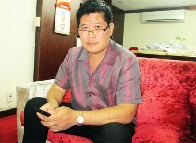 "Vua hài Tết" Phước Sang sau đột quỵ lần 3: Gầy gò, sức khỏe yếu nhưng lạc quan, nỗ lực trả nợ 1000 tỷ- Ảnh 2.