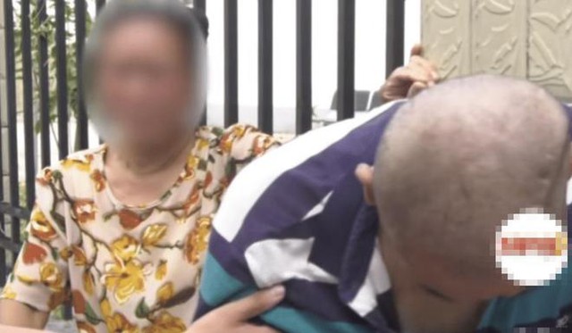 Camera ghi lại cảnh vợ bạo hành người chồng đang ngồi xe lăn: Nghe lý do ai cũng xót xa- Ảnh 3.