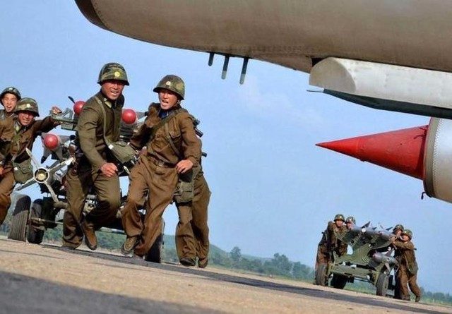 Đài Hàn Quốc: 2 vạn quân Triều Tiên tiến về Donbass, sức mạnh tinh nhuệ vượt Nga; Ukraine nhận tin xấu- Ảnh 1.