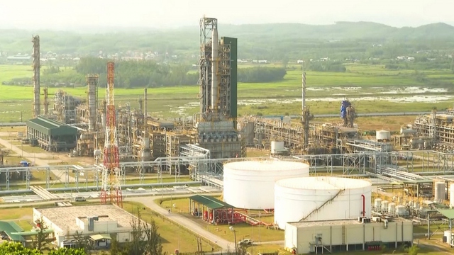 Doanh nghiệp quản lý nhà máy lọc dầu đầu tiên của Việt Nam vừa thử nghiệm thành công 1 loại dầu thô mới- Ảnh 1.