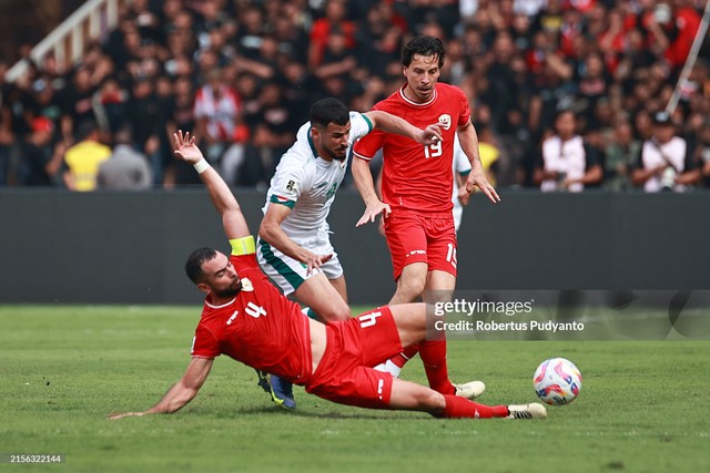 Phạt đền rồi thẻ đỏ, Indonesia đối mặt nguy cơ bị ĐTVN lật ngược thế cờ, hất khỏi vòng loại World Cup- Ảnh 2. Phạt đền rồi thẻ đỏ, Indonesia đối mặt nguy cơ bị ĐTVN lật ngược thế cờ, hất khỏi vòng loại World Cup- Ảnh 2.