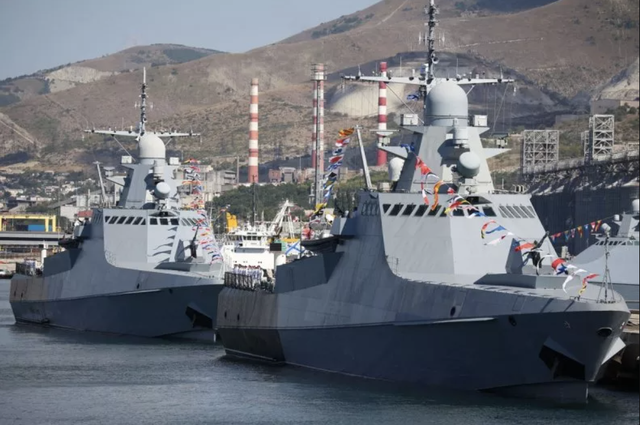 Tàu Nga cháy kinh hoàng sau đòn “tự sát” từ Ukraine - Phát hiện hàng loạt chiến hạm di tản: Kiev lật thế cờ- Ảnh 4. Tàu Nga cháy kinh hoàng sau đòn “tự sát” từ Ukraine - Phát hiện hàng loạt chiến hạm di tản: Kiev lật thế cờ- Ảnh 4.