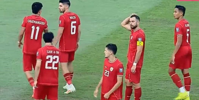 Indonesia thảm bại, CĐV phẫn nộ: “Sai lầm của họ quá ngớ ngẩn, không thể chấp nhận được”- Ảnh 1. Indonesia thảm bại, CĐV phẫn nộ: “Sai lầm của họ quá ngớ ngẩn, không thể chấp nhận được”- Ảnh 1.