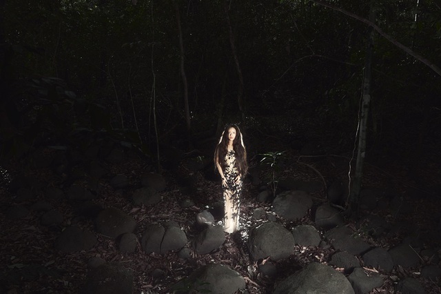 Hoa hậu Bella Vũ hoá nàng tiên rừng bí ẩn trong thiết kế độc bản của Huỳnh Thức- Ảnh 2. Hoa hậu Bella Vũ hoá nàng tiên rừng bí ẩn trong thiết kế độc bản của Huỳnh Thức- Ảnh 2.