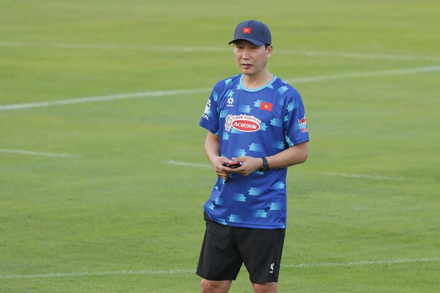 "ĐTVN khả năng cao chỉ hòa hoặc thắng nhẹ Philippines"- Ảnh 2. "ĐTVN khả năng cao chỉ hòa hoặc thắng nhẹ Philippines"- Ảnh 2.