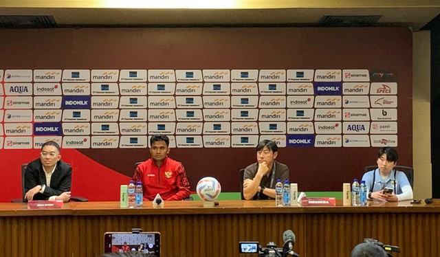 Thua tan tác, HLV Indonesia lắc đầu: “Tôi cũng bối rối không biết phải nói gì”- Ảnh 1. Thua tan tác, HLV Indonesia lắc đầu: “Tôi cũng bối rối không biết phải nói gì”- Ảnh 1.