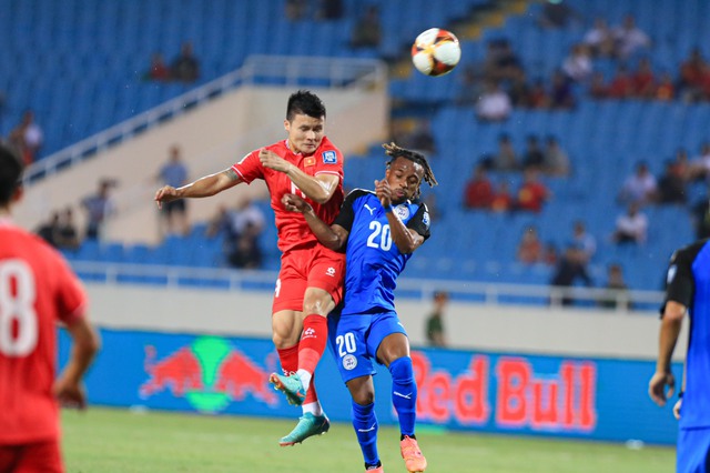 TRỰC TIẾP Việt Nam 3-2 Philippines: Tuấn Hải ghi bàn thắng "quý như vàng" đem về 3 điểm- Ảnh 6. TRỰC TIẾP Việt Nam 3-2 Philippines: Tuấn Hải ghi bàn thắng "quý như vàng" đem về 3 điểm- Ảnh 6.