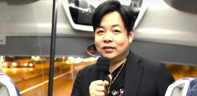 Một nam ca sĩ Việt nổi tiếng từ bỏ thân phận ngôi sao đi dẫn tour- Ảnh 3.