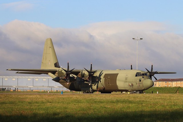 Vận tải cơ C-130J đã ngừng hoạt động của Anh rơi vào tình thế 'cháy hàng' - Ảnh 6.