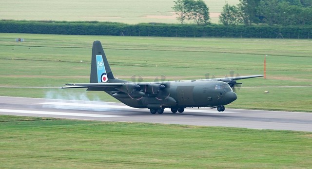 Vận tải cơ C-130J đã ngừng hoạt động của Anh rơi vào tình thế 'cháy hàng' - Ảnh 3.