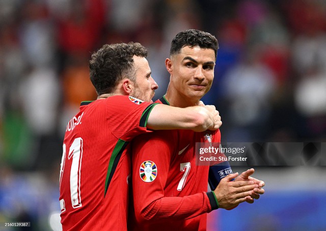 Ronaldo bật khóc nức nở, ra quyết định dũng cảm để cùng Bồ Đào Nha vào Tứ kết Euro 2024- Ảnh 19.