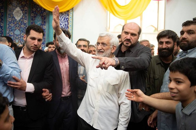 Bầu cử Tổng thống Iran: Biến số hiếm thấy trong lịch sử tái hiện kịch tính, lộ diện 2 "kỳ phùng địch thủ"- Ảnh 5.