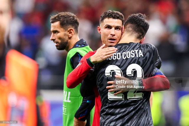 Ronaldo bật khóc nức nở, ra quyết định dũng cảm để cùng Bồ Đào Nha vào Tứ kết Euro 2024- Ảnh 15.