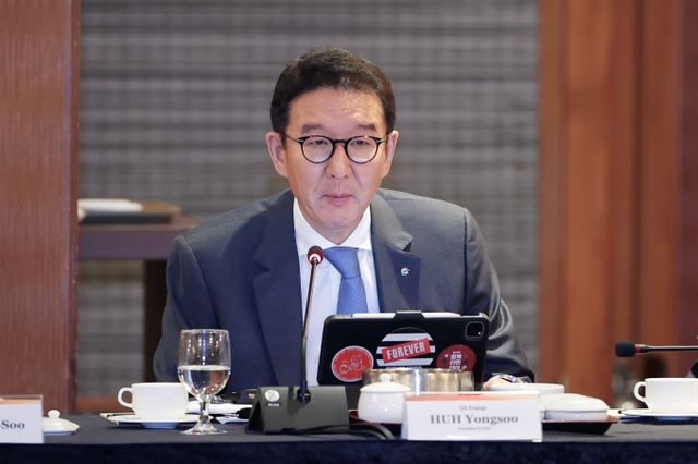 Chủ tịch Tập đoàn GS Energy Huh Yongsoo chia sẻ tại tọa đàm, sáng 1/7, tại Seoul, Hàn Quốc. Ảnh: VGP