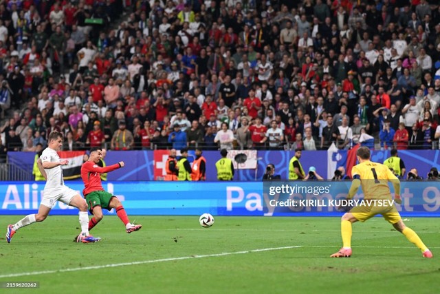 Ronaldo hỏng penalty, Bồ Đào Nha nhọc nhằn vượt qua Slovenia trong loạt đá 11m- Ảnh 4.