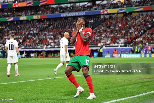 Ronaldo hỏng penalty, Bồ Đào Nha nhọc nhằn vượt qua Slovenia trong loạt đá 11m- Ảnh 12.