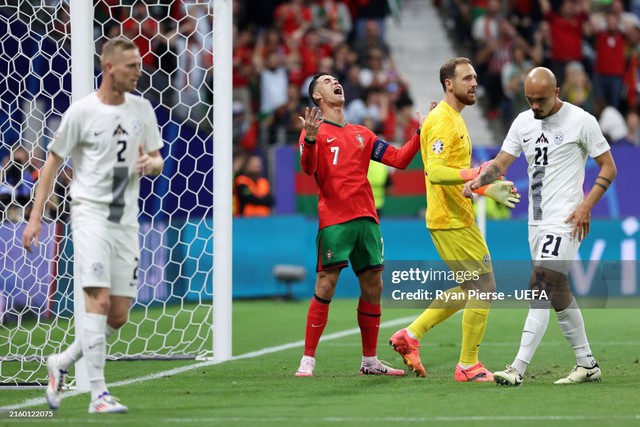 Ronaldo hỏng penalty, Bồ Đào Nha nhọc nhằn vượt qua Slovenia trong loạt đá 11m- Ảnh 11.