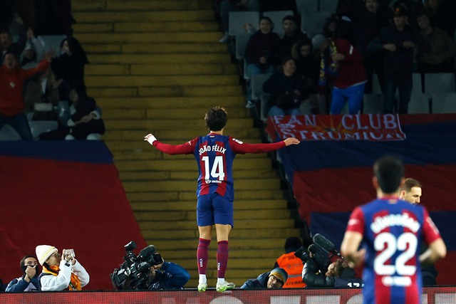 "Tội đồ" đội tuyển Bồ Đào Nha bất ngờ sang tận Mỹ xem Messi nâng cúp vô địch- Ảnh 3.