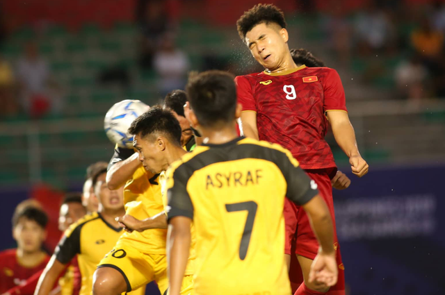 Vua phá lưới SEA Games đá 3 mùa ghi vỏn vẹn 3 bàn, chật vật tìm cách ở lại V.League nhưng bất thành?- Ảnh 1.