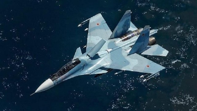 F-18 có động tác nguy hiểm với Su-30 - Ảnh 3.