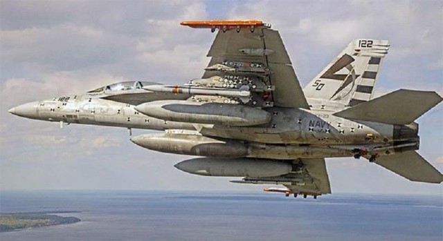 F-18 có động tác nguy hiểm với Su-30 - Ảnh 5.