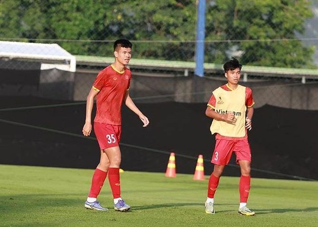 "Người khổng lồ" của U19 Việt Nam: Là hạt giống mới của bầu Đức, tài không đợi tuổi!- Ảnh 1.