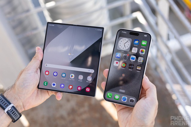 Hội tụ mọi tinh hoa của Samsung, Galaxy Z Fold 6 hiện nay thậm chí còn đáng mua hơn cả iPhone 15 Pro Max?- Ảnh 1.