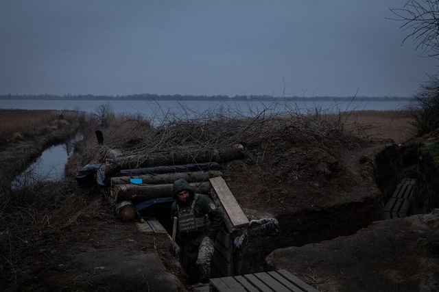 Ukraine rút quân, thành trì chiến lược sụp đổ - Binh sĩ vỡ trận giữa hàng chục nghìn quân Nga vây ráp- Ảnh 3.