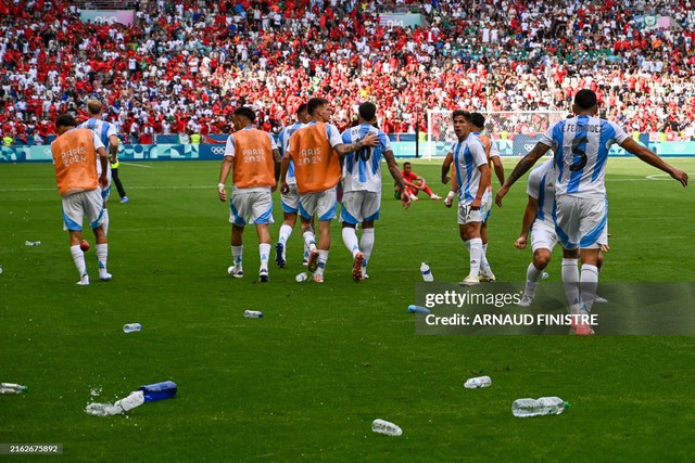 Olympic xuất hiện scandal "bẻ còi" không tưởng, đến Messi cũng không thể kiềm chế- Ảnh 4.