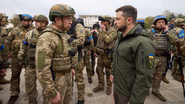 Hàng loạt lính Ukraine phẫn nộ, đòi phế chỉ huy - Ông Zelensky bất mãn với Tổng tư lệnh giữa tin sắp sa thải- Ảnh 2.