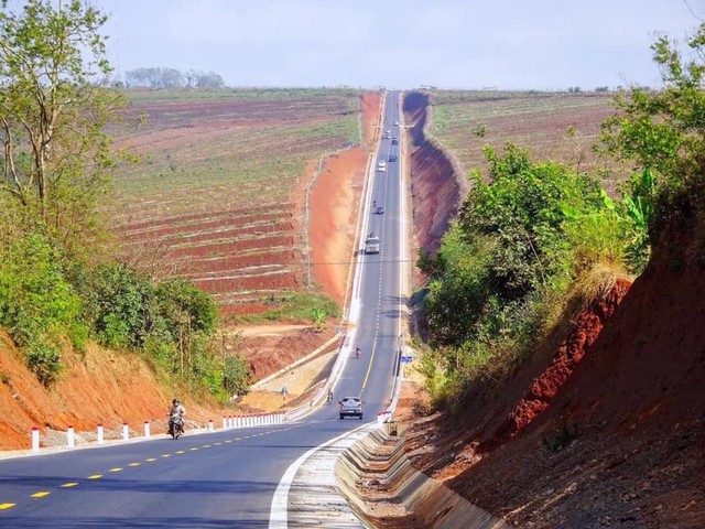 Phát hiện "con đường dựng đứng" ở Tây Nguyên, chưa đến 1km nhưng làm nhiều người nổi da gà khi nhìn thấy- Ảnh 3.