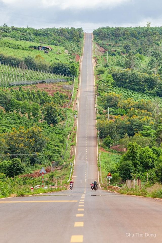 Phát hiện "con đường dựng đứng" ở Tây Nguyên, chưa đến 1km nhưng làm nhiều người nổi da gà khi nhìn thấy- Ảnh 4.