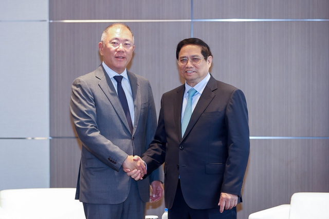 Thủ tướng Phạm Minh Chính tiếp ông Euisun Chung, Chủ tịch điều hành Tập đoàn Hyundai Motor Group, chiều 1/7.