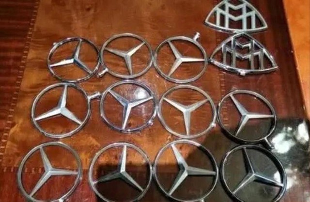 Thấy logo chiếc Mercedes bị cậu bé bẻ cong, người đàn ông có hành động khiến ai nấy đều sửng sốt- Ảnh 5.