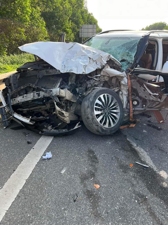 Tài xế tử vong trong vụ tai nạn trên cao tốc Nội Bài - Lào Cai là trưởng phòng cấp huyện ở Phú Thọ- Ảnh 2. Tài xế tử vong trong vụ tai nạn trên cao tốc Nội Bài - Lào Cai là trưởng phòng cấp huyện ở Phú Thọ- Ảnh 2.