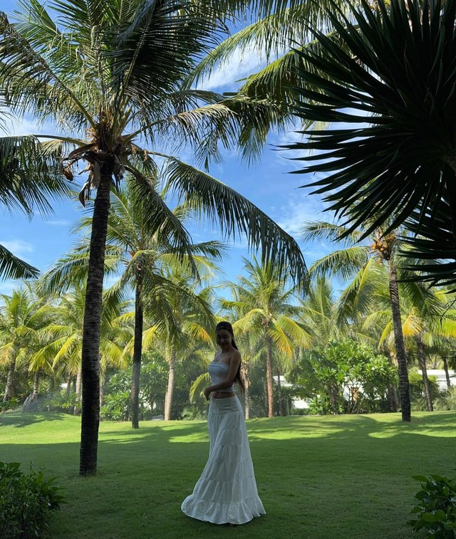 Thủ môn Đặng Văn Lâm cưới bạn gái Yến Xuân sau 6 năm hẹn hò, tình tứ "khóa môi" trong hôn lễ lãng mạn- Ảnh 2.