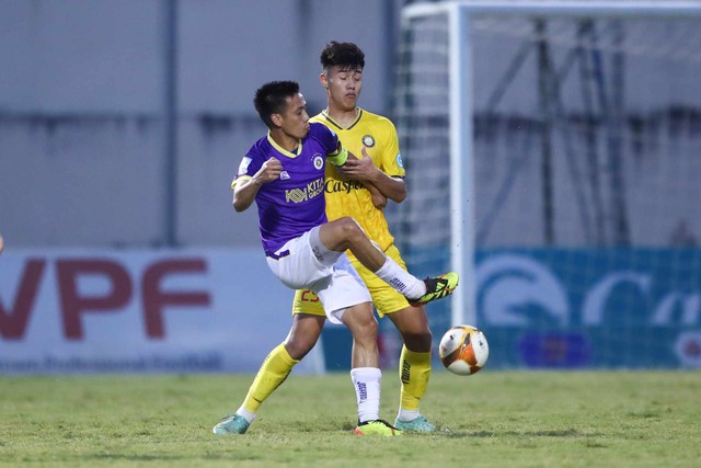 Văn Quyết đá hỏng luân lưu, CLB Hà Nội cay đắng nhìn đối thủ lên ngôi vô địch “siêu nghẹt thở”- Ảnh 2. Văn Quyết đá hỏng luân lưu, CLB Hà Nội cay đắng nhìn đối thủ lên ngôi vô địch “siêu nghẹt thở”- Ảnh 2.