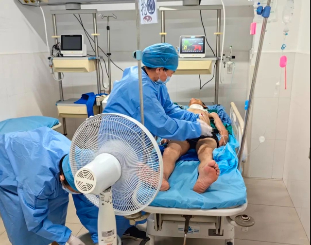 Người đàn ông 64 tuổi tổn thương tim, gan nặng: BS chỉ ra "thủ phạm" thường gặp trong ngày nắng nóng- Ảnh 1.