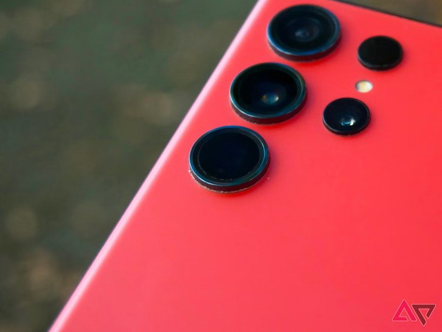 Đeo ốp lưng suốt nhiều năm, cứ tưởng điện thoại sẽ vẫn đẹp như mới: Tháo ra xem thử mới thấy hối hận- Ảnh 1. Đeo ốp lưng suốt nhiều năm, cứ tưởng điện thoại sẽ vẫn đẹp như mới: Tháo ra xem thử mới thấy hối hận- Ảnh 1.