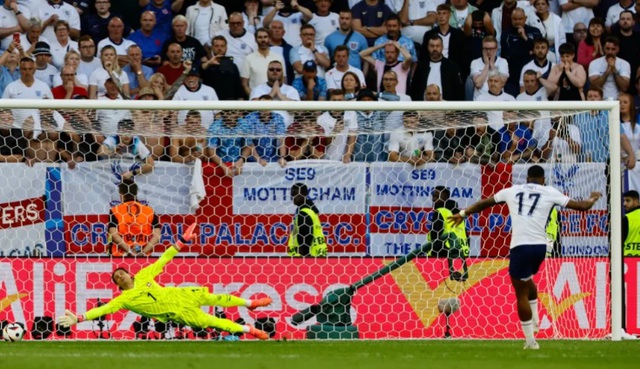 Sút luân lưu không cần nhìn bóng, sao tuyển Anh được gọi là “người tuyệt vời nhất hành tinh” - Ảnh 2. Sút luân lưu không cần nhìn bóng, sao tuyển Anh được gọi là “người tuyệt vời nhất hành tinh” - Ảnh 2.