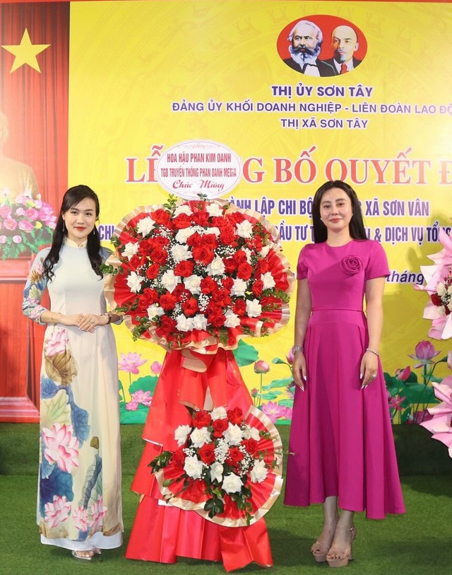 Hoa hậu Phan Kim Oanh chúc mừng hoa hậu Vũ Hoa giữ chức vụ mới - Ảnh 1.