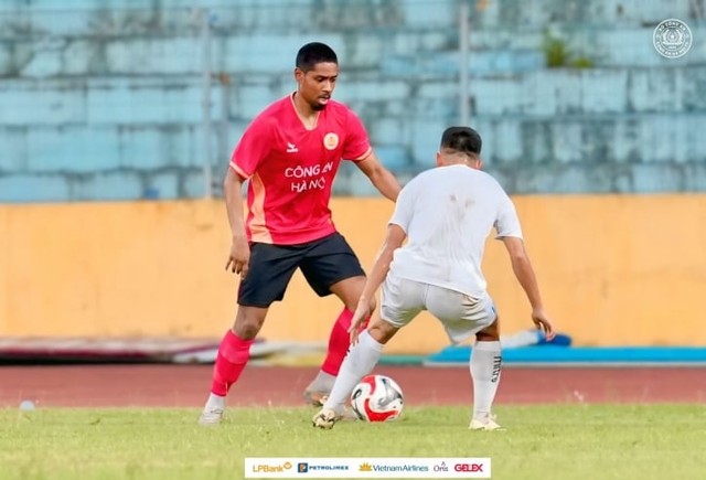 Ngôi sao Việt kiều Jason Pendant Quang Vinh ra sân, CLB CAHN thắng đội ĐKVĐ V.League - Ảnh 1.