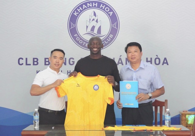 CLB Việt Nam bị FIFA phạt nặng, nguy cơ bỏ V.League 2 xuống đá giải hạng Ba- Ảnh 1.