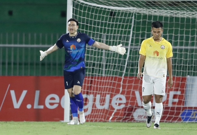 Văn Lâm và dàn sao V.League bỗng "đổ bộ" xuống hạng Nhất, mối nguy liệu có đổ lên đầu ĐTVN? - Ảnh 2.