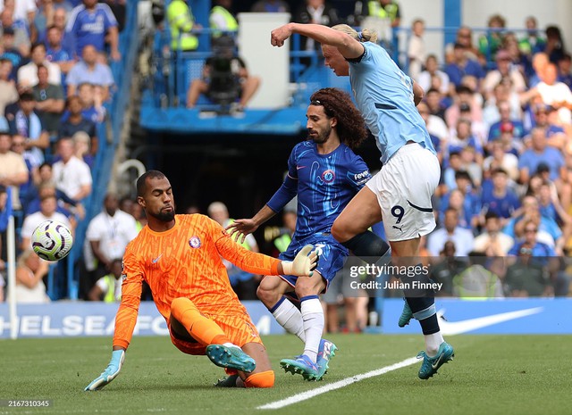 "Máy cày" Haaland ủi đổ hàng thủ Chelsea, Man City bỏ túi 3 điểm ngày ra mắt Premier League 2024/25 - Ảnh 1.