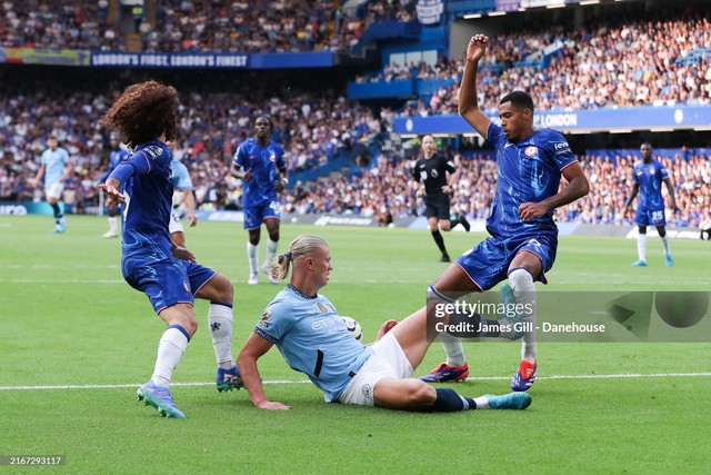 "Máy cày" Haaland ủi đổ hàng thủ Chelsea, Man City bỏ túi 3 điểm ngày ra mắt Premier League 2024/25 - Ảnh 4.